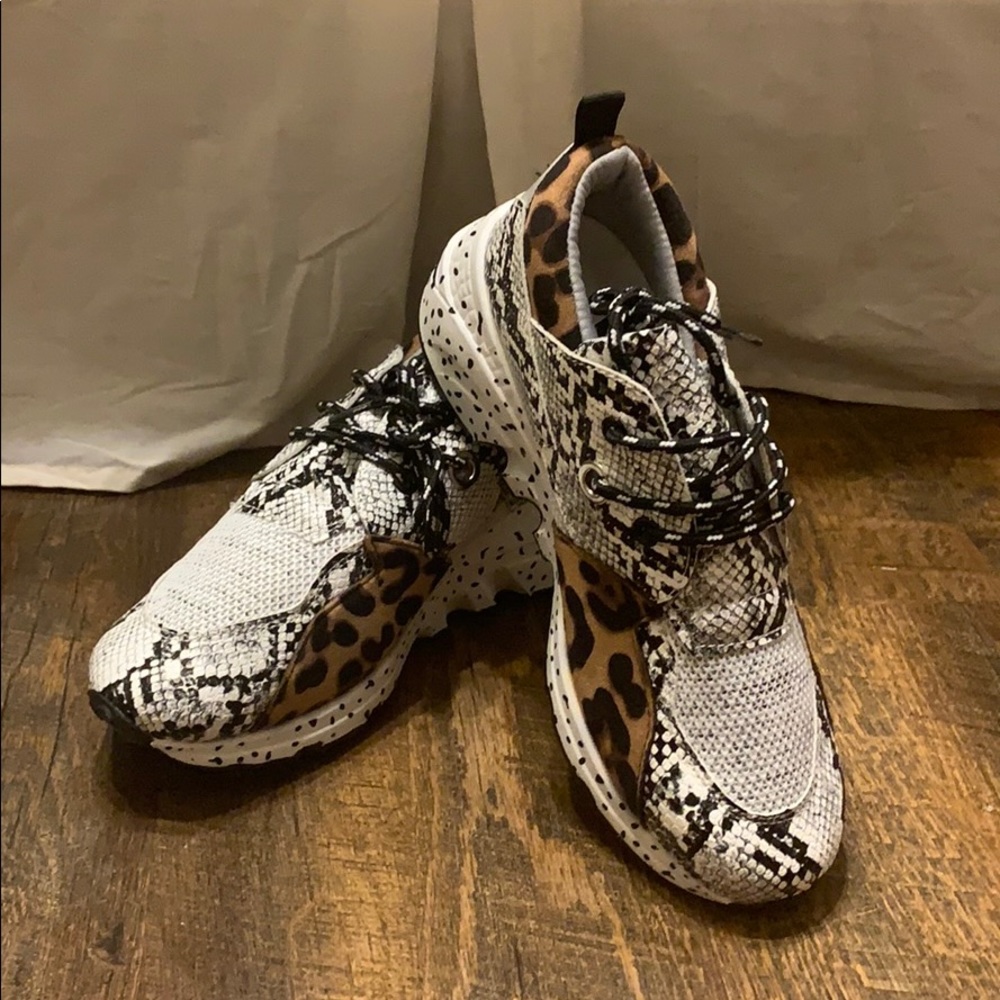 Women's Size 9 La Sheela Fun Animal Print Sneakers